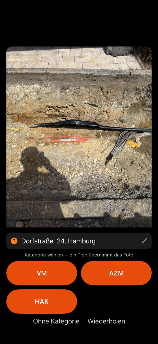 App-Bildschirm: Baustellenfoto wird mit einem Tipp einer Kategorie zugeordnet